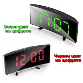 LED часовник с осветление и огледален дисплей с червен или зелен цвят на цифрите